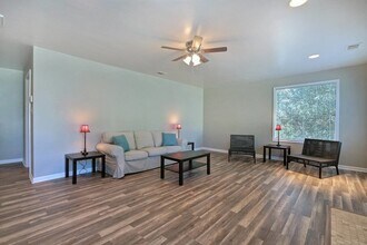 2211 E 56th St in Savannah, GA - Building Photo - Building Photo