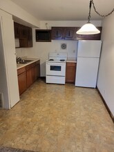 300 Locust St in Baraboo, WI - Foto de edificio - Building Photo