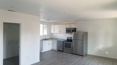 8069 Darryl St, Unit Studio in Lemon Grove, CA - Foto de edificio - Building Photo