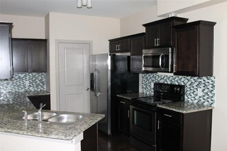 3617 Valley Vista Dr-Unit -407 in Hurst, TX - Foto de edificio - Building Photo