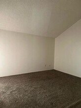 2800 Barrington St in Bakersfield, CA - Building Photo - Building Photo