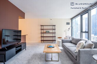 210 N Wells St, Unit SI FL15-ID233 in Chicago, IL - Building Photo - Building Photo