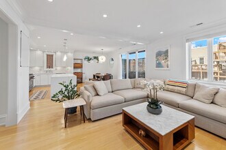 736 W Melrose St in Chicago, IL - Building Photo - Building Photo