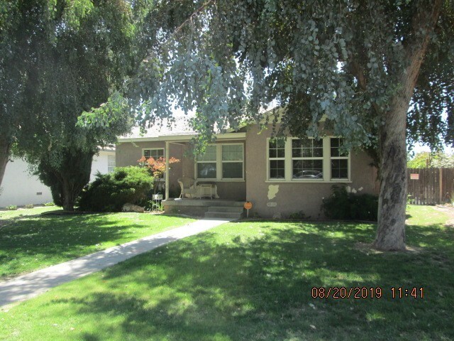 2221 Bradford St in Bakersfield, CA - Building Photo