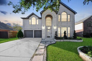 811 Childers Ct in Stafford, TX - Building Photo