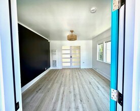 279 Redondo Ave in Long Beach, CA - Building Photo - Building Photo