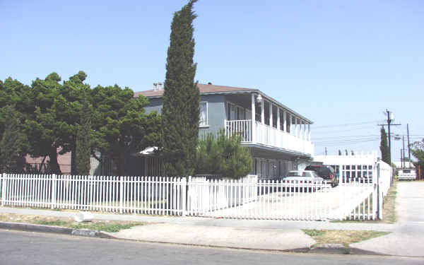 10770 Barlow Ave in Lynwood, CA - Building Photo