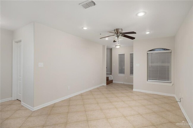 315 S 48th Ln in McAllen, TX - Foto de edificio - Building Photo