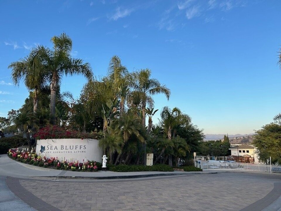 25442 Sea Bluffs Dr in Dana Point, CA - Building Photo