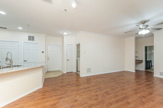 10121 Courtney Palms Blvd, Unit 203 in Tampa, FL - Building Photo - Building Photo