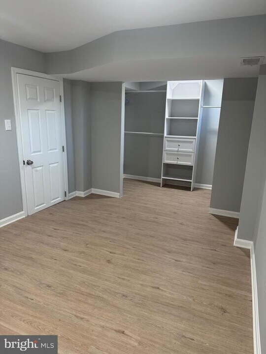 7406 Austin St in Annandale, VA - Building Photo
