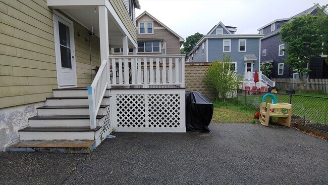 140 Dudley St, Unit 1 in Cambridge, MA - Building Photo - Building Photo
