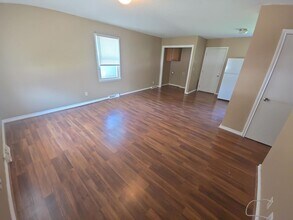 5228 S Ash St in Wichita, KS - Building Photo - Building Photo