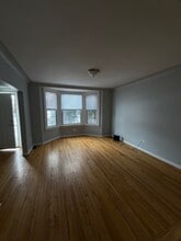 3026 E 80th St in Chicago, IL - Foto de edificio - Building Photo