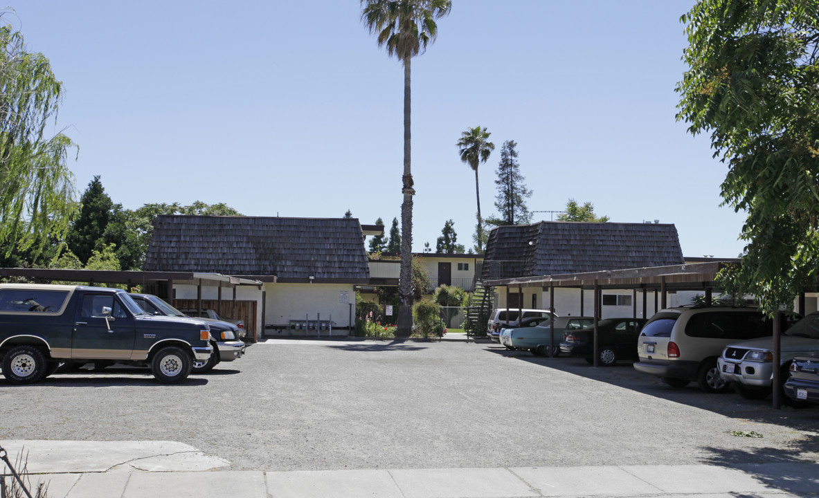 40550-A Chapel Way in Fremont, CA - Building Photo