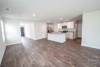 412 Coconut Dr in Bloomingdale, GA - Building Photo - Building Photo