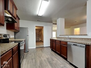 5706 Treasure Cove Rd in Baytown, TX - Foto de edificio - Building Photo