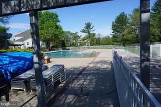 202 Salem Ct in Princeton, NJ - Building Photo - Building Photo