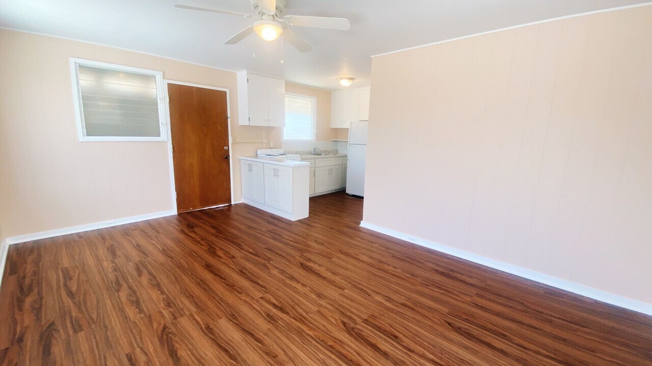 1347 Palolo Ave in Honolulu, HI - Building Photo