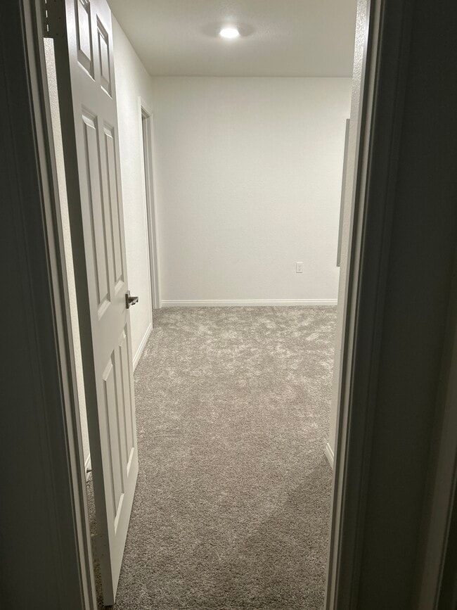 22727 Morning Spruce St, Unit Nuevo Bed 2 in Lakeview, CA - Foto de edificio - Building Photo