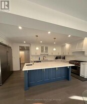 119 Fern Valley Crescent in Richmond Hill, ON - Building Photo