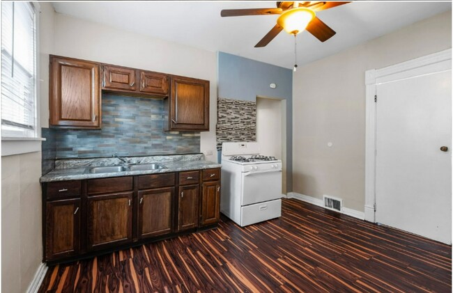 7353 S Kenwood Ave in Chicago, IL - Building Photo - Building Photo