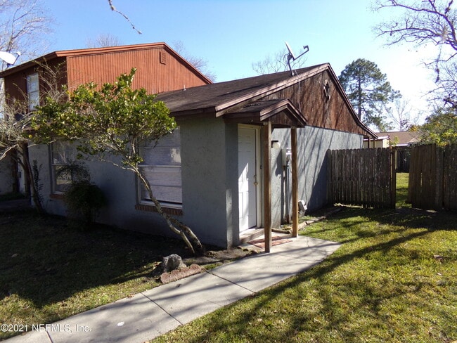 2652 Sunrise Village Dr in Orange Park, FL - Building Photo - Building Photo
