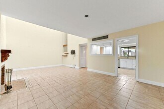 1900 Presidential Way in West Palm Beach, FL - Building Photo - Building Photo