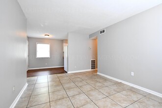 12611 E Orell Rd, Unit 2 in Louisville, KY - Building Photo - Building Photo