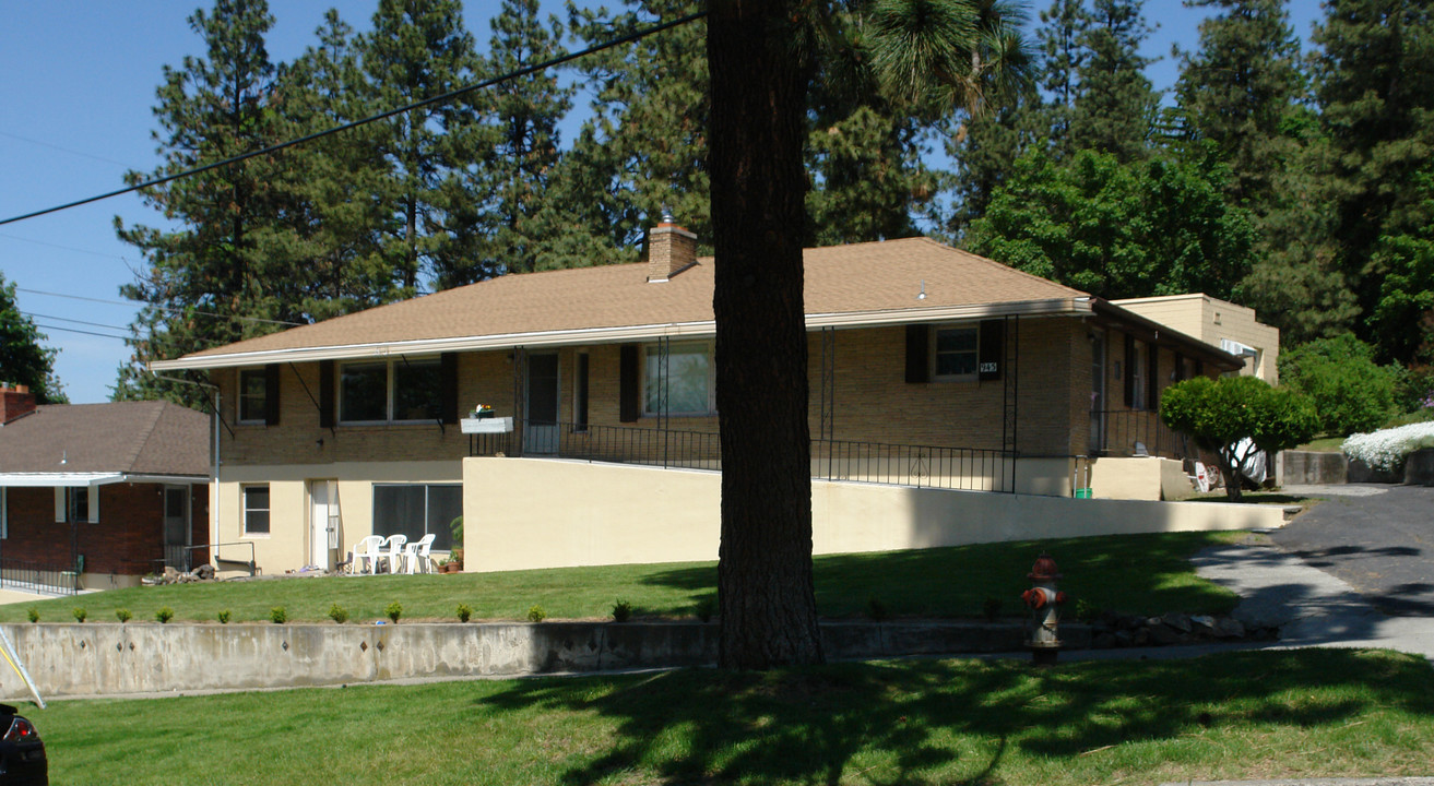 943 S Lincoln St in Spokane, WA - Foto de edificio