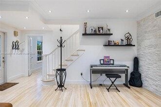 11401 SW 72nd Plz in Pinecrest, FL - Building Photo - Building Photo