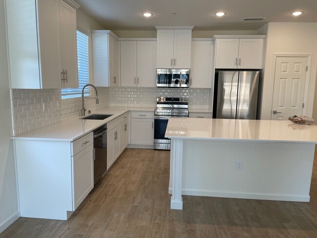 1165 Significant Wy W in Madera, CA - Building Photo - Building Photo