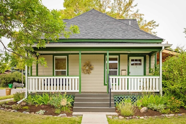 property at 301 N 3rd Ave