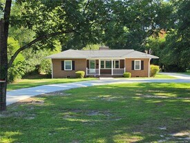 216 Country Club Dr in Fayetteville, NC - Building Photo