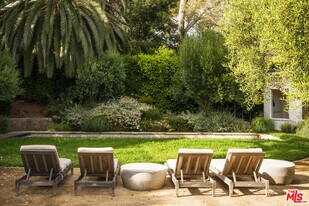 6456 Sycamore Meadows Dr in Malibu, CA - Building Photo