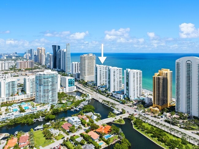 16485 Collins Ave, Unit 232 in Sunny Isles Beach, FL - Building Photo - Building Photo