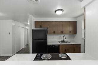Swiss Village Apartments in Syracuse, NY - Foto de edificio - Building Photo