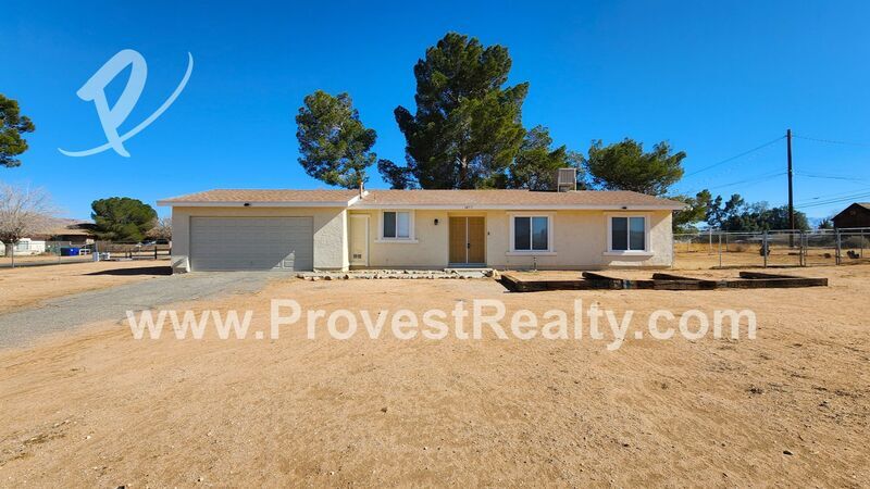 14313 Osage Rd in Apple Valley, CA - Building Photo