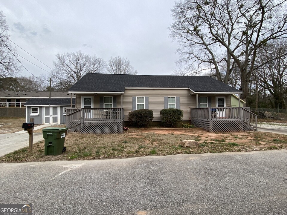 125 Hubbard St in Monroe, GA - Building Photo