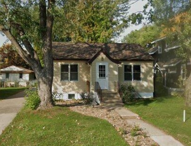 property at 27 2nd Ave SE