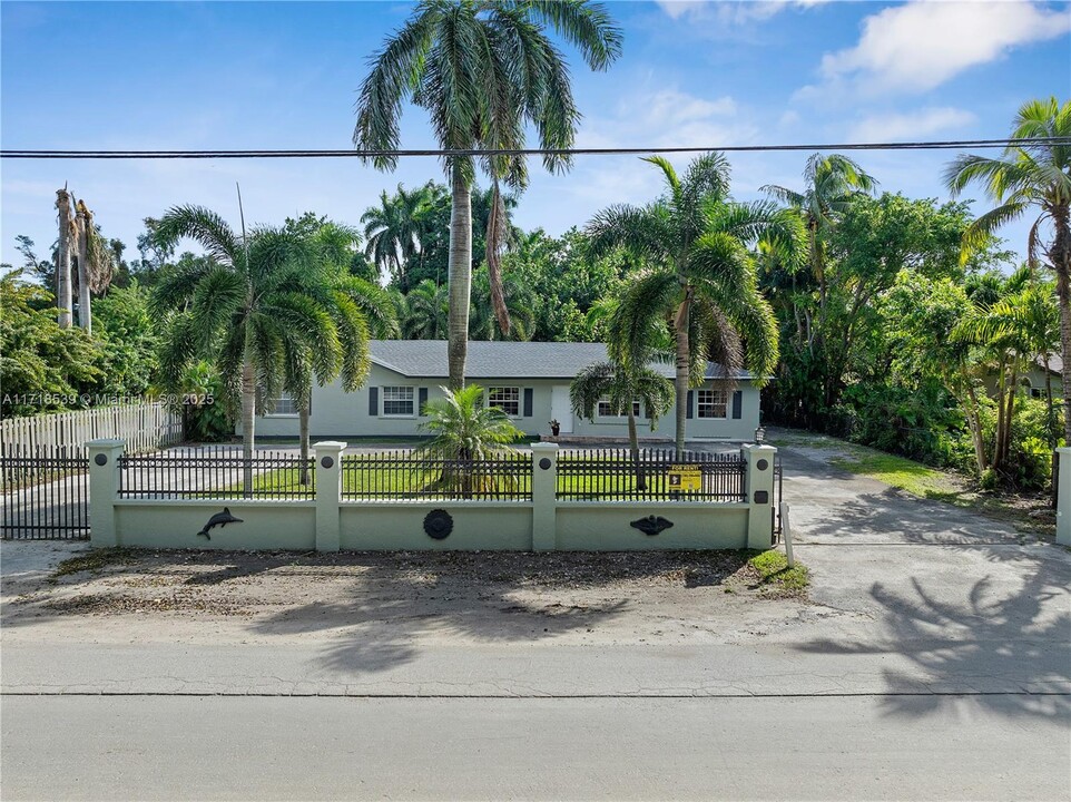 234 NW 161st St in Miami, FL - Building Photo