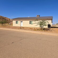 702 W Coachline Ln in Benson, AZ - Building Photo - Building Photo