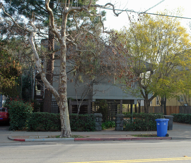 1560-1566 Lincoln Ave in San Rafael, CA - Building Photo - Building Photo