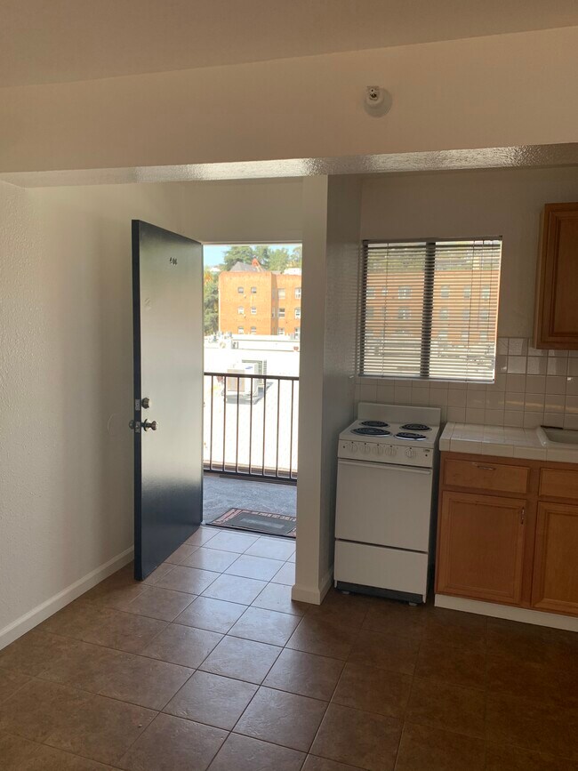 1816 N Gramercy Pl in Los Angeles, CA - Building Photo - Building Photo