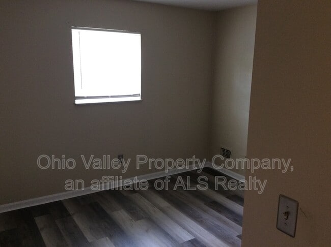 property at 3330 Breckenridge Ln