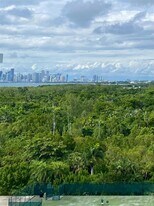 199 Ocean Ln Dr in Key Biscayne, FL - Building Photo