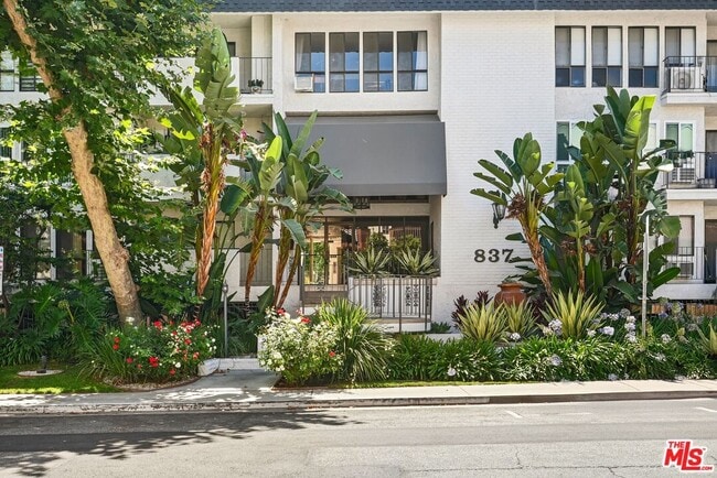 property at 837 N W Knoll Dr