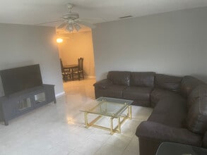 240 SW 7th St in Boca Raton, FL - Building Photo - Building Photo