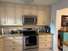 2384 Tahitian Ln in Clearwater, FL - Building Photo - Building Photo