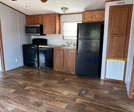 1819 Country Rd in Pearsall, TX - Building Photo - Building Photo